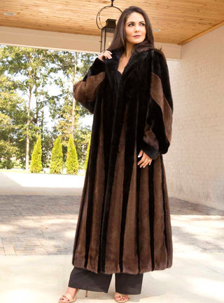 NAFA OR SAGA SELECT Two-Toned Mink Fur Coat.